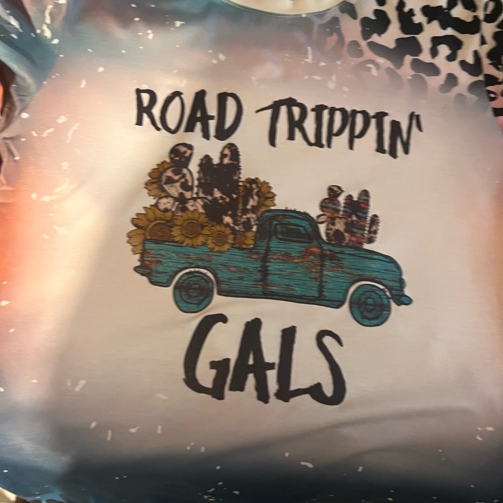 Tshirt. Riad trippin gals